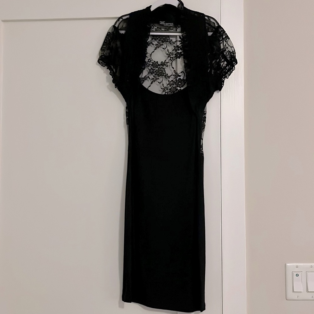 Jersey knit bodycon dress with lace sleeves and back. Hits at knee on 5’2”.